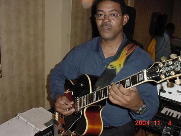 Ronny Smith - Guitar