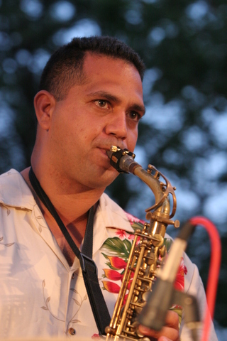 Kevin Basiliko - Sax